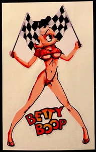 ADESIVO BETTY BOOP "BANDIERA A SCACCHI" 3 1/4 x 5" �� SUPER HOT MEZZA MAGLIA BETTY! - Foto 1 di 3