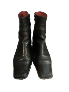 VTG Black Leather Boots Made in Portugal Size 39 Has 2”Heel Heavily Discounted - Picture 1 of 9