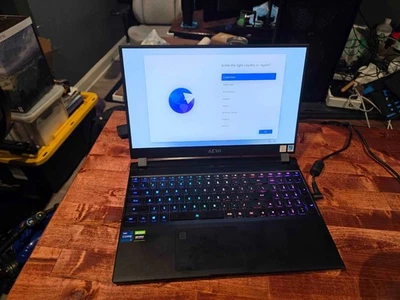 GIGABYTE AERO 15 OLED (1TB SSD, Intel Core i7-11800H, 2.3GHz, 16GB RAM, 3080)  Foto 1 de 4