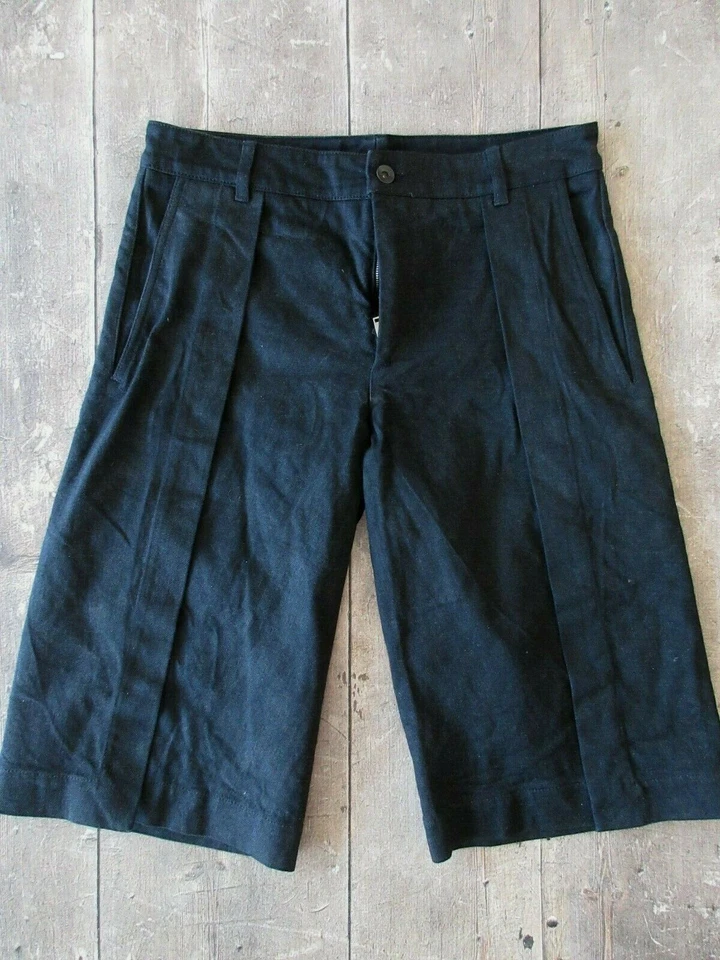 GARETH PUGH SHOW TRAP CROPPED PANTS SHORTS, CUT PLEAT LONG LINED (31x14) BLACK - Image 1 of 4