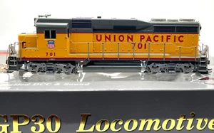 HO WALTHERS PROTO 2000 920-31889 GP30 LOCOMOTIVE UNION PACIFIC UP 701 DCC SOUND - Picture 1 of 3