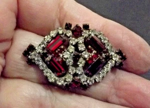 Vintage Czech Rhinestone Button - Red Heart Pattern (4913) - Picture 1 of 4