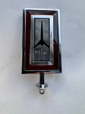 OLDSMOBILE CUTLASS HOOD ORNAMENT - Image 1 of 3