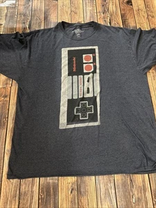 Maglietta NES Controller Nintendo Videogiochi Uomo Blu Scuro Taglia 2XL - Foto 1 di 6