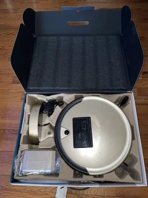 Used BObsweep PetHair Plus 2.0 Robotic Vacuum Cleaner And Mop Color Champagne - Image 1 of 4