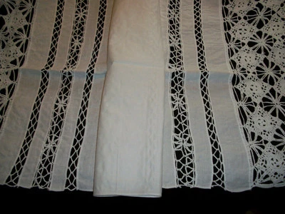 VINTAGE  HAND CROCHET & LINEN TABLECLOTH / RUNNER WHITE SIZE 21"  x 55"  INCHES  - Image 1 of 3