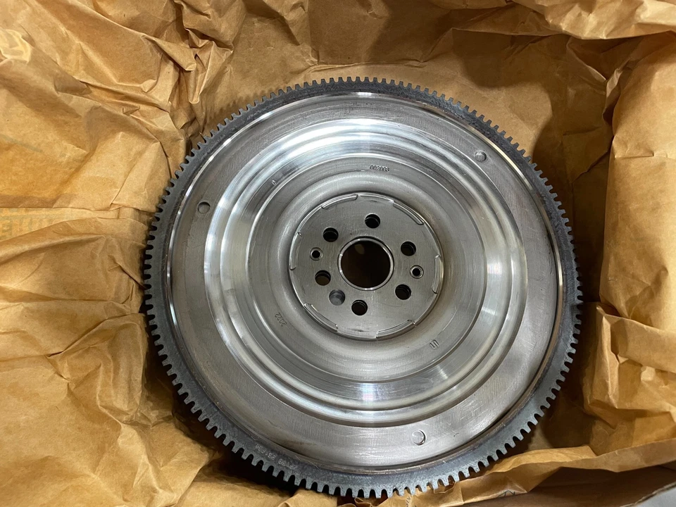 Ford FLYWHEEL ASSY (C-Max, Focus, Kuga, Mondeo & S-Max - 2527432 - AV61-6477-BF - Image 1 of 4