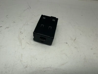 2020-2022 凯迪拉克 CT5 控制台后适配器 USB 充电端口电源插座 原始设备制造商 — 第 1/3 张图片