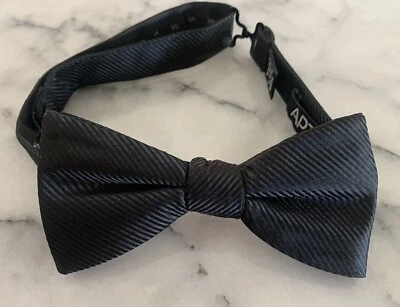 Pajarita ajustada de jacquard tejida negra maciza hecha a mano Apt 9 Foto 1 de 4