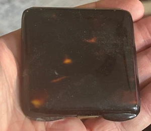 Antiguo maquillaje de celuloide de caparazón de tortuga sintético compacto de 2,75" cuadrado sin espejo - Imagen 1 de 7