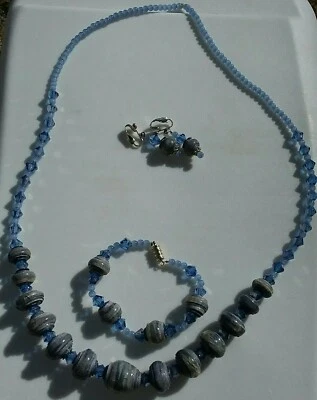 Conjunto de colar, pulseira e brinco feitos à mão com contas de abajur azul/claro/cinza - Imagem 1 de 4