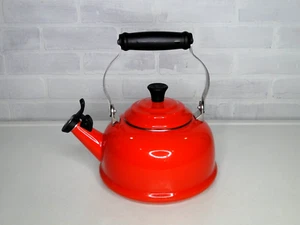Le Creuset Whistling Tea Kettle Teapot Red 1.7 Qt (1.6L) - Picture 1 of 13