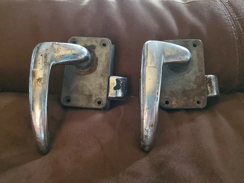 VINTAGE PAIR OF SCREEN / STORM DOOR HANDLES ~ CHROME Cover