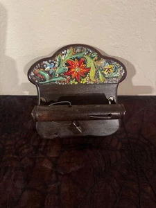 Music Box Vintage Porta Carta Igienica Dispenser Legno Floreale Funzionante!! - Foto 1 di 3