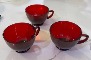 VINTAGE SET OF 3 RUBY RED GLASS CUPS MUGS 2-1/4" 6 OZ, ANCHOR HOCKING - Picture 1 of 3