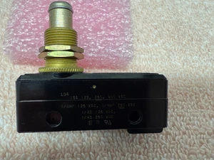 MICRO SWITCH BZ-2RQ1331 480VAC 15A New, Fast Tracked Shipping - Picture 1 of 4