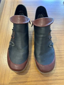 Riekers Women’s Ankle Shoes Size 41 Black And Maroon With Side Details EUC - Picture 1 of 6