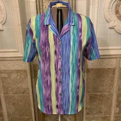 Teddi.  Mediano de gran tamaño.  Botón arriba.  Manga corta.  Camisa.  B84. Foto 1 de 4