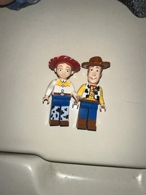 Lego Toy Story Minifiguras Lote de 2 TOY003 TOY008 Woody Jessie Foto 1 de 2