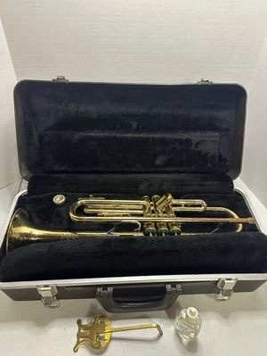 1974 Olds Ambassador Trumpet W/ Vincent Bach 7C Mouthpiece & Hard Carry Case  - Image 1 of 4