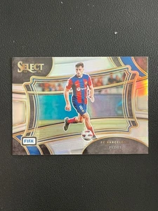 Pedri 2023-24 Panini Seleziona Field Level Silver Prizm #233 - Foto 1 di 2