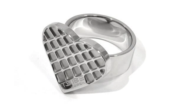 Anello Breil Tribe in acciaio con cuore - Immagine 1 di 1