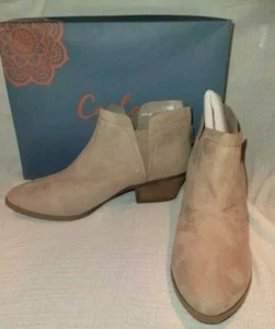Carlos by Carlos Santana Womens Sz 8M Malika Ankle Boots Bootie Zip Tan Suede - Picture 1 of 8
