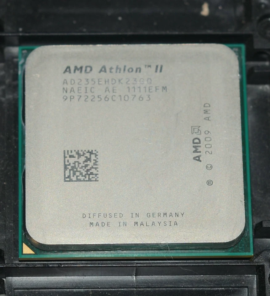AMD Athlon II X2 235e 2.7 GHz Dual-Core AD235EHDK23GQ CPU AM3 45W - Image 1 of 4