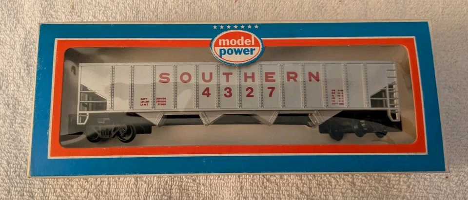 Model Power HO Southern Railway 4 Bay Open Hopper New in Box - Image 1 of 4