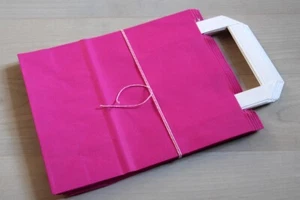5 Papier - Tragetaschen Pink ca. 28x18x8cm Flachhenkel Papiertüte Tasche Boden - Bild 1 von 1