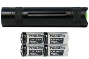 Cree XP-E LED - 220 Lumens Flashlight (S06) + 4 x Panasonic CR123 Batteries