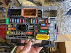 PEUGEOT 3008 FUSE BOX 9807028580 - Picture 1 of 1