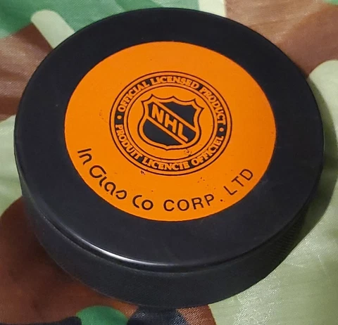 PHILADELPHIA FLYERS NHL VINTAGE LICENSED PUCK INGLASCO MADE= CZECHOSLOVAKIA 🇨🇿 Cover