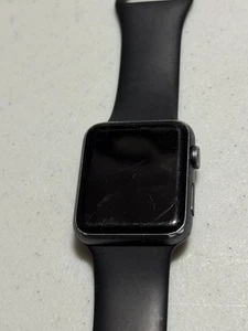 Montre connectée Apple Watch Series 1 42 mm gris sidéral aluminium noir occasion et rayée - Photo 1 sur 5