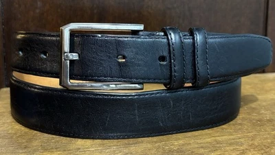 "Cinturón de cuero Kirkland Signature negro italiano de grano completo talla 36 1-3/16"" de ancho en muy buen estado" Foto 1 de 4