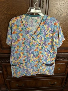 Ladies Uniform Scrub Floral Top Size Small. Top Is PreownedBut In Good Condition - Picture 1 of 2