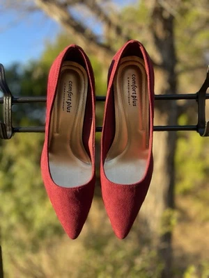 Zapatos de tacón alto rojos COMFORT PLUS By Predictions punta con hebilla dorada Foto 1 de 4