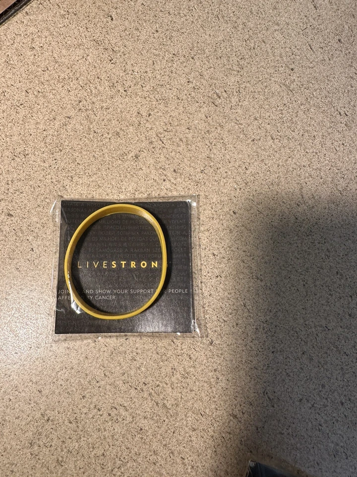 Nike Live Strong Lance Armstrong Rubber Wristband - Yellow