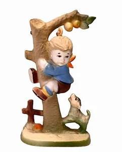Hartplastik Hummel Style Figur Hong Kong Ornamente Vintage ~ Junge & Hund Apfelbaum - Bild 1 von 6