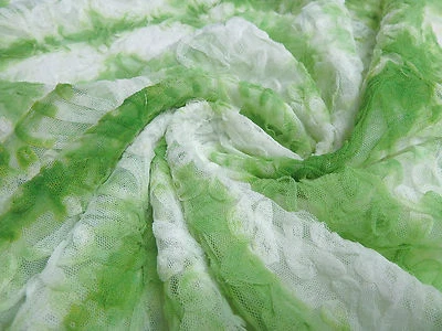 Stoff Tüll mit Stoffschlangen Stickerei und Batik Druck grün weiß Kleiderstoff  - Bild 1 von 4