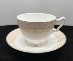 Vintage Crown Staffordshire Tea Cup & Saucer "Classic" Pattern Excellent Cond. - Picture 1 of 5