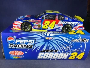 O4-62 JEFF GORDON #24 DUPONT / PEPSI / DAYTONA 2002 CHEVY MONTE CARLO - Picture 1 of 7