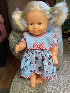 Vintage CORELLE Puppe blonde Haare blau offene schließende Augen im Original Kleid - Bild 1 von 3