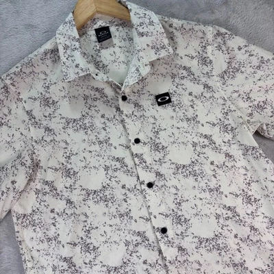 Oakley Men's Button Shirt White Gray Digital Camo Pattern Sz Med Regular Fit - Image 1 of 4