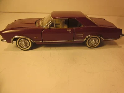 FRANKLIN  MINT 1/43 DIECAST "1963 BUICK RIVIERA COUPE" CLASSIC '60s SERIES - Image 1 of 4
