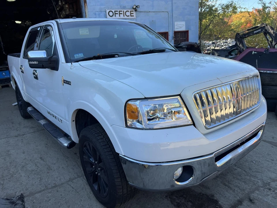 Guardabarros izquierdo LINCOLN MARK LT 06 07 08 Foto 1 de 4