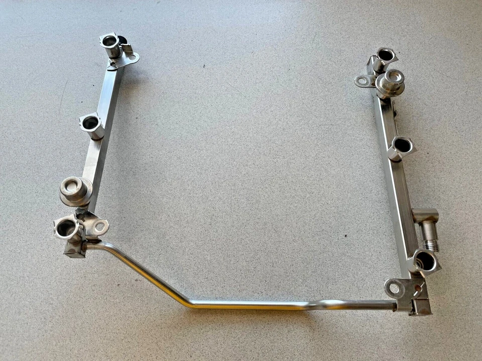 Mercedes-Benz SLK280 R171 2004-2010 ~ Riel inyector de combustible ~ A2720701495 Foto 1 de 3