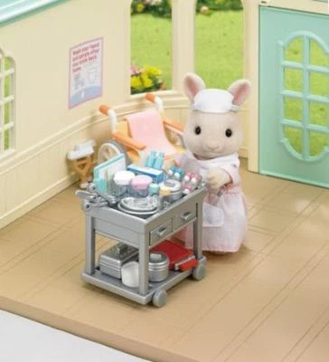 Sylvanian Families nurse set H-13 - Image 1 of 2