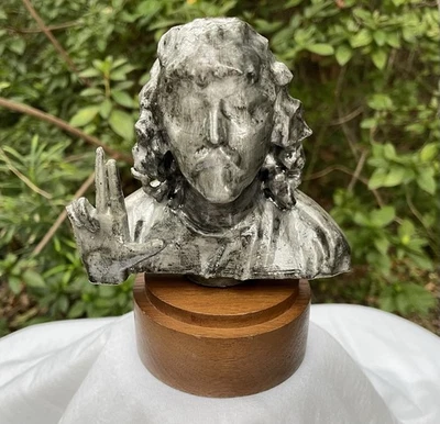 Jesus Bust. Walnut Base. Silver PLA Filament w/ Faux Patina & tarnish  Foto 1 de 4