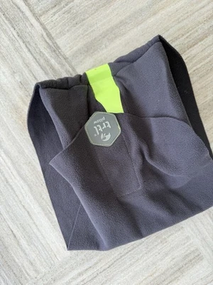 Almohada de soporte de cuello de viaje súper suave Trtl - gris - unisex Foto 1 de 2